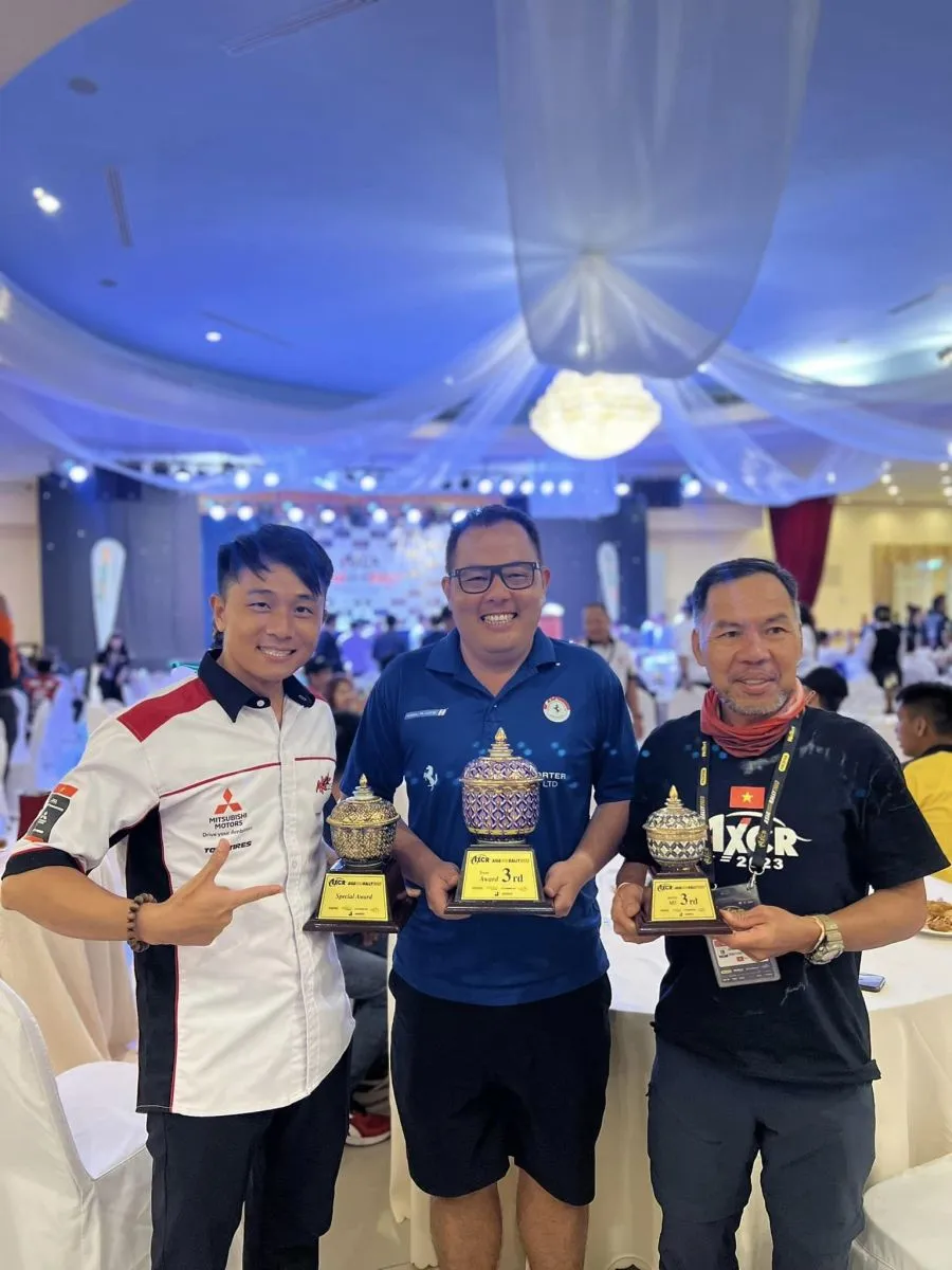 Giải 3 đồng đội cho STEELMATE RACING và AKA RACING
